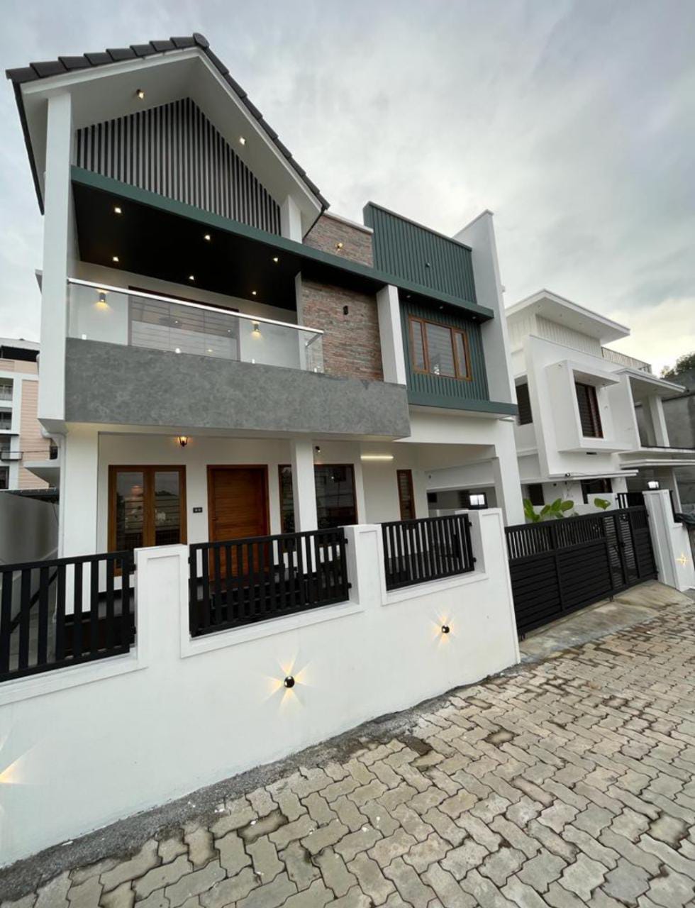 4BHK Semifurnished House with 4.5cent 2480 sqft,