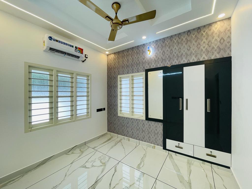 4BHK Semifurnished House with 4.5cent2300sqft