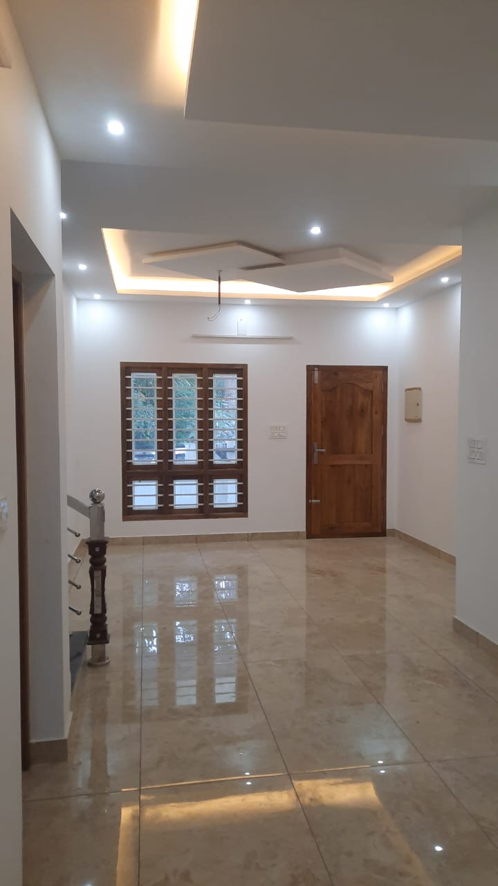 9.5 cent of Residential Plot in Eroor, Tripunithra