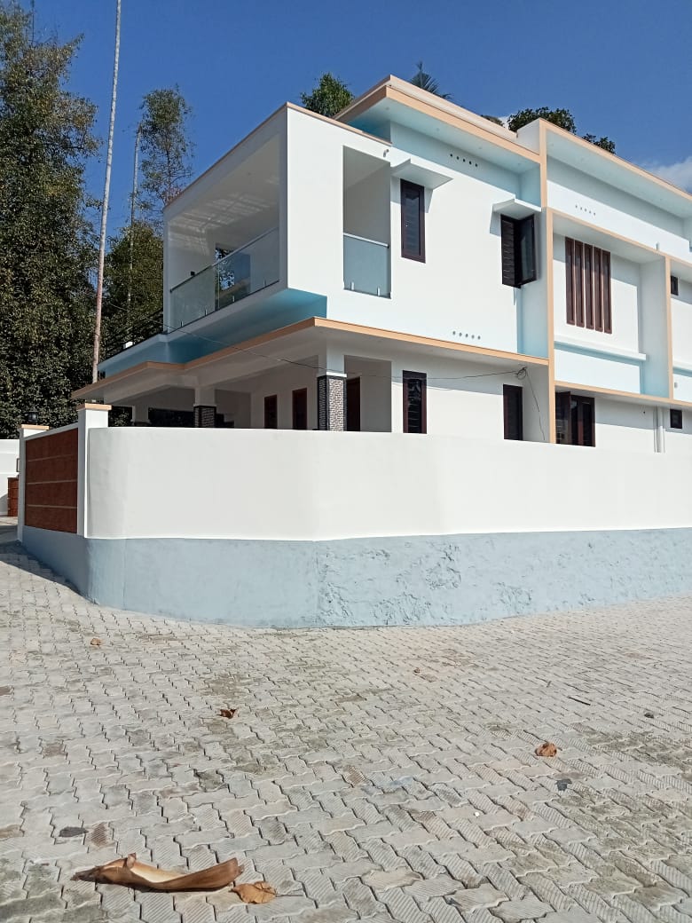 4BHK Semifurnished House with 5.50cent 2370sqft