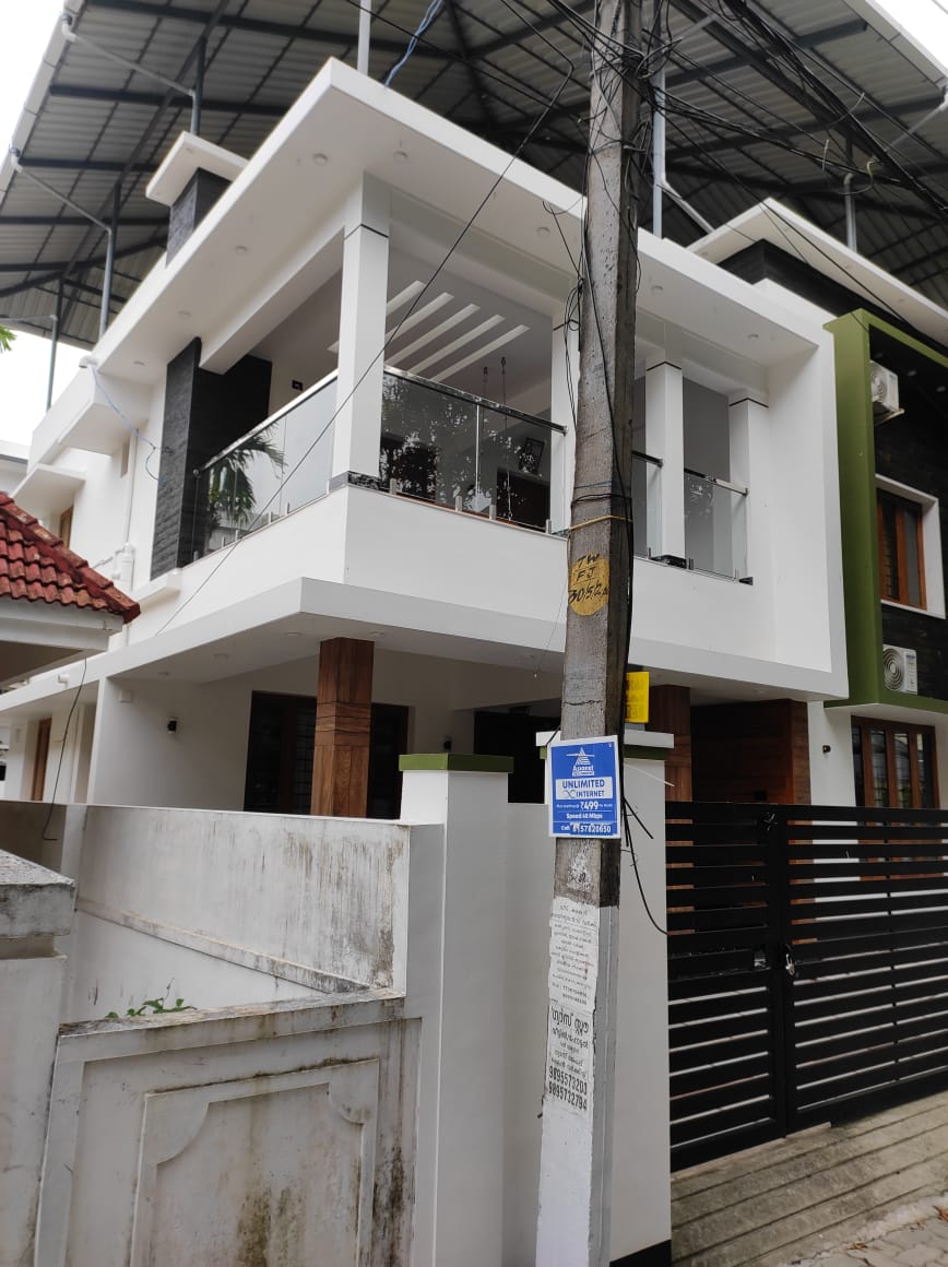 4BHK Semifurnished House with 5.70cent 2600sqft