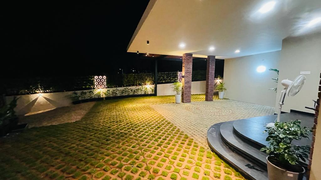 4BHK Semifurnished House with 9cent 4350sqft