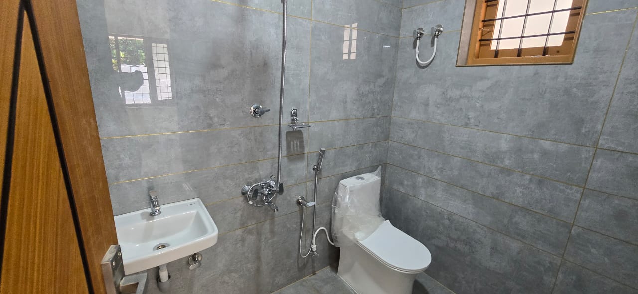 5BHK Brandnew House with 4.75cent2250sqft