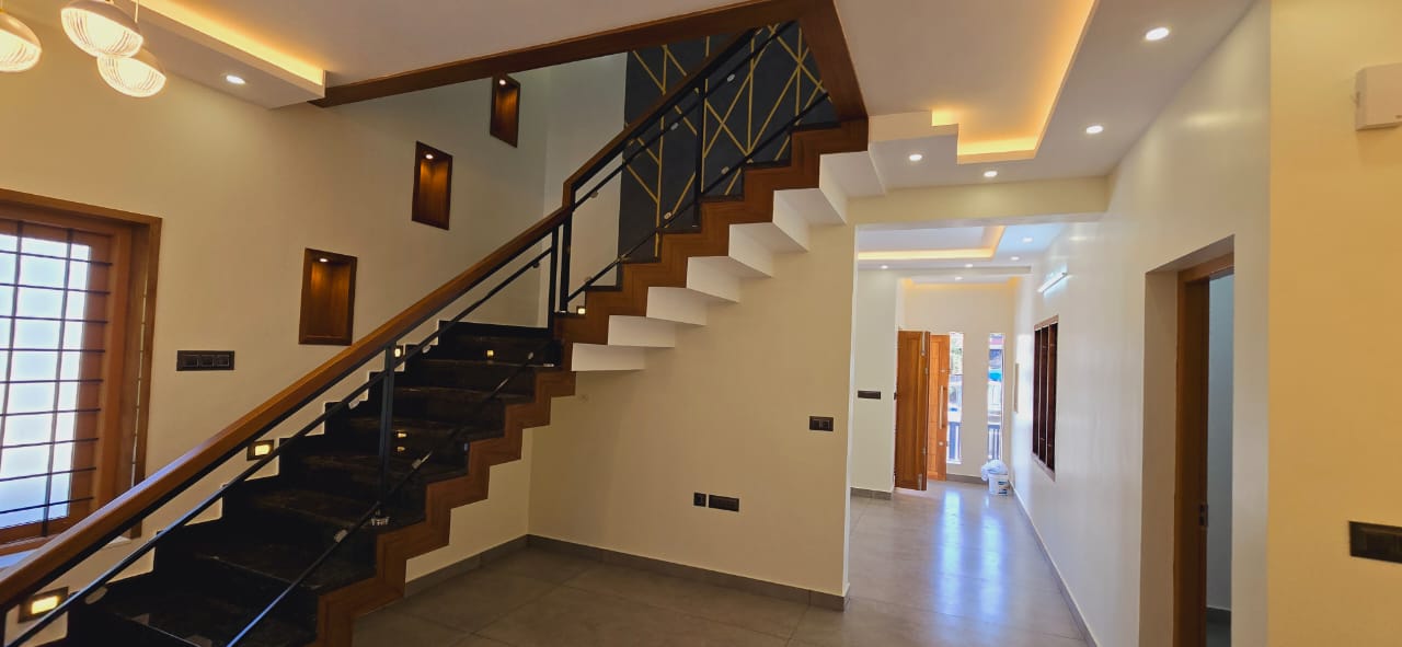 5BHK Semifurnished House with 4.75cent 2250sqft