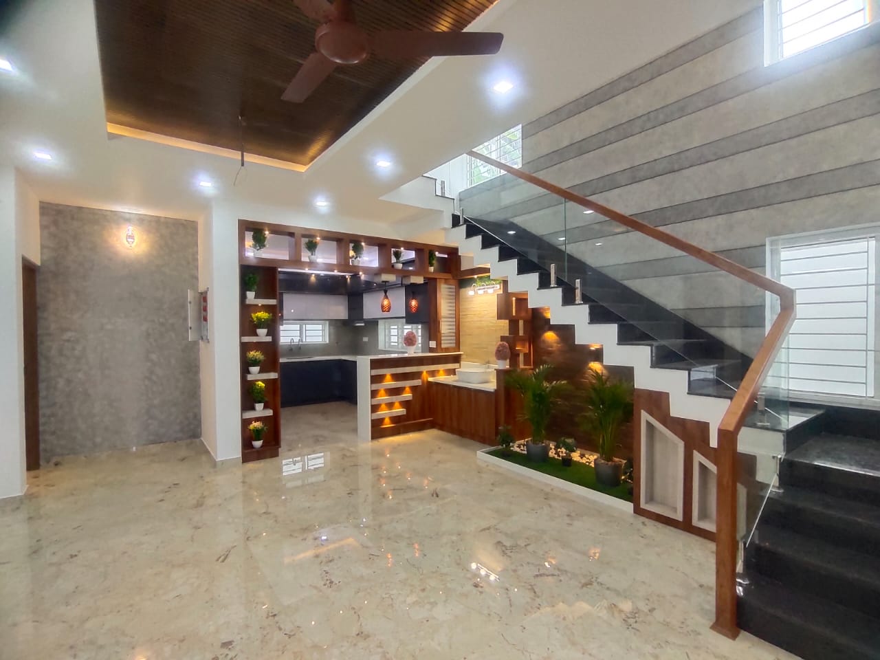 5BHK Semifurnished House with 4.90cent2500sqft