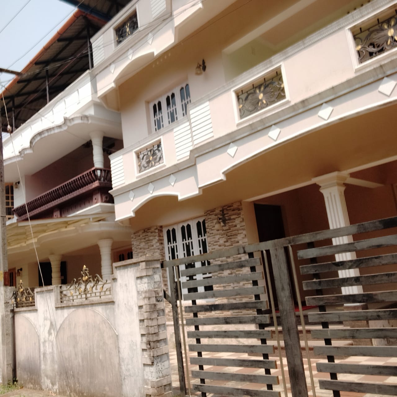 3 BHK Fully Furnished Flat in Aluva, 1710sqft