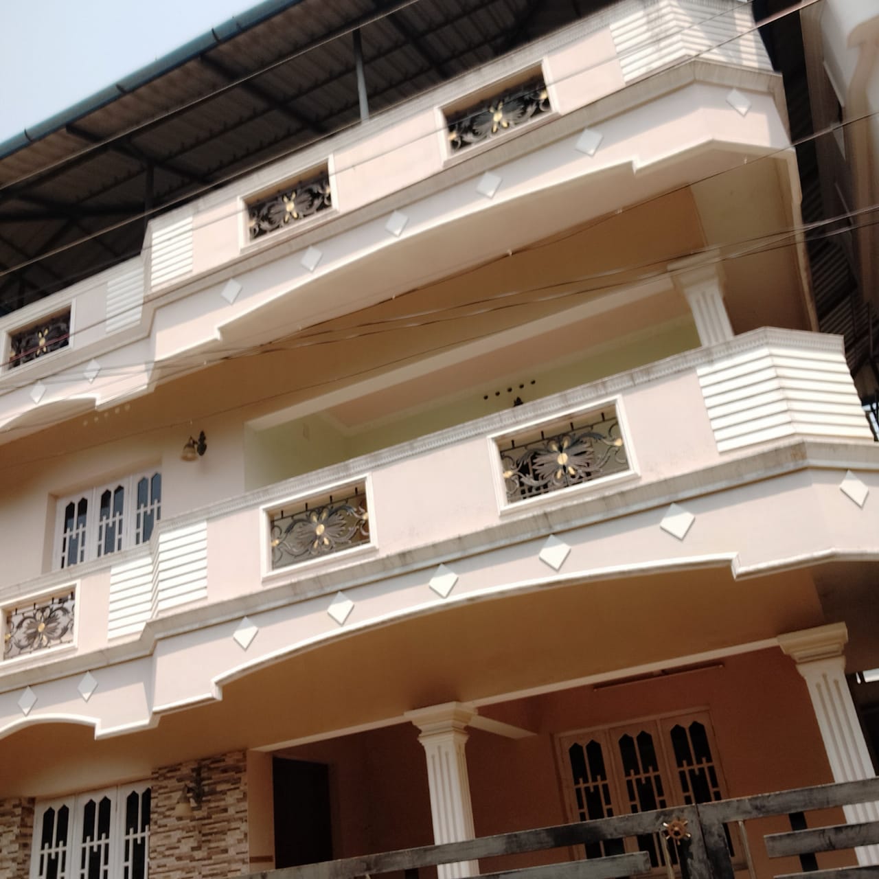 3 BHK Fully Furnished Flat in Aluva, 1710sqft