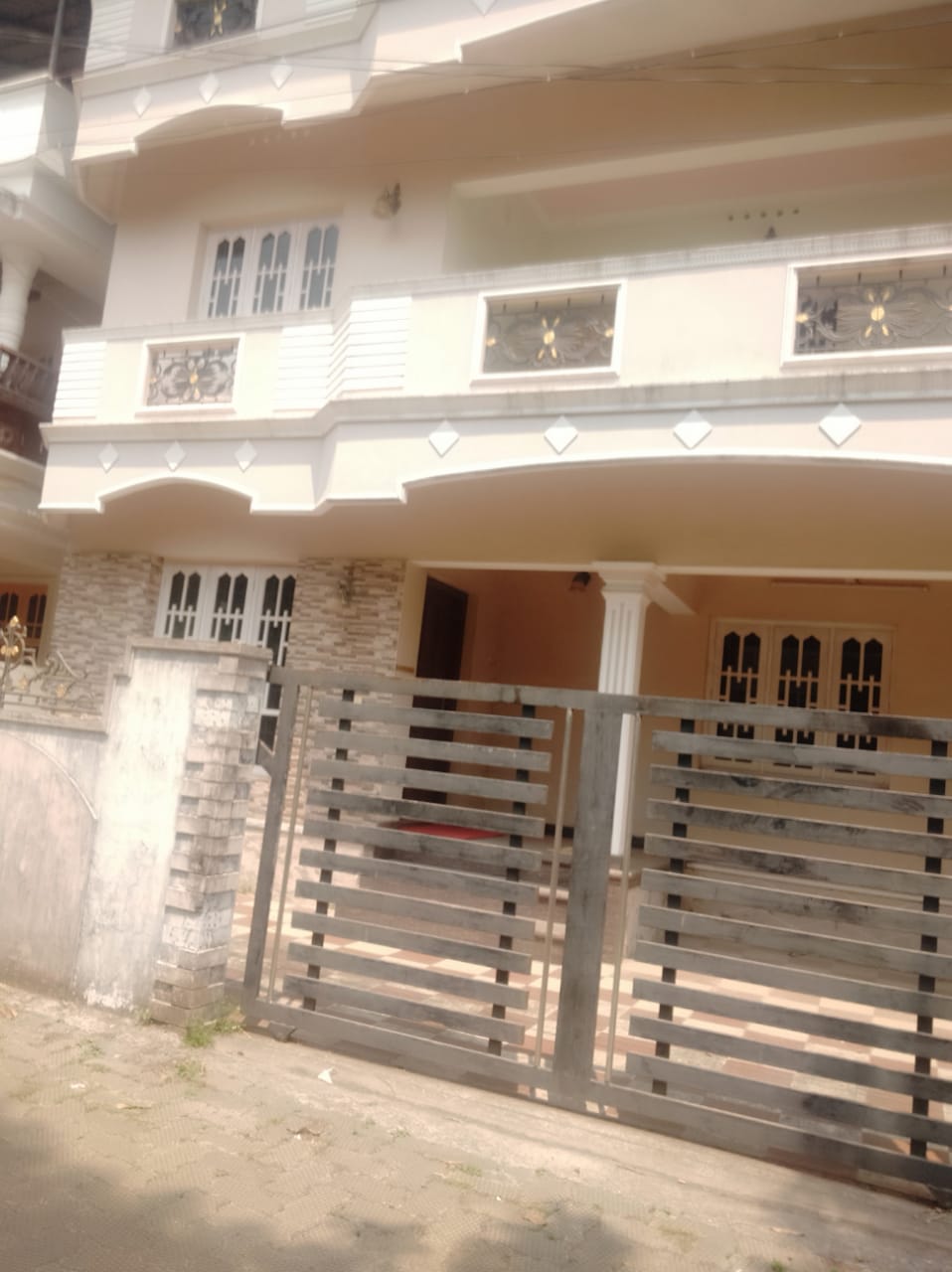 3 BHK Fully Furnished Flat in Aluva, 1710sqft