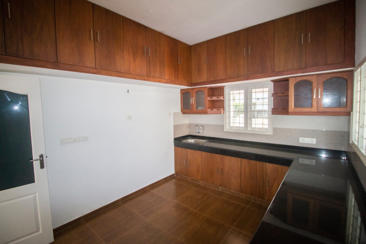 4BHK Semifurnished House2300sqft
