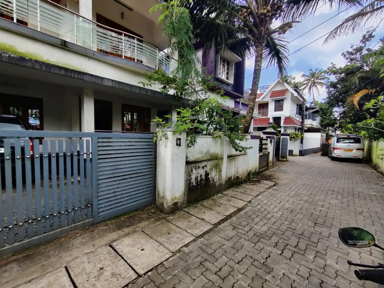 1766sqft, 3 BHK Unfurnished Flat in Kakkanad