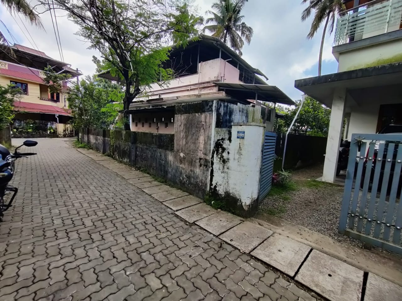 1766sqft, 3 BHK Unfurnished Flat in Kakkanad