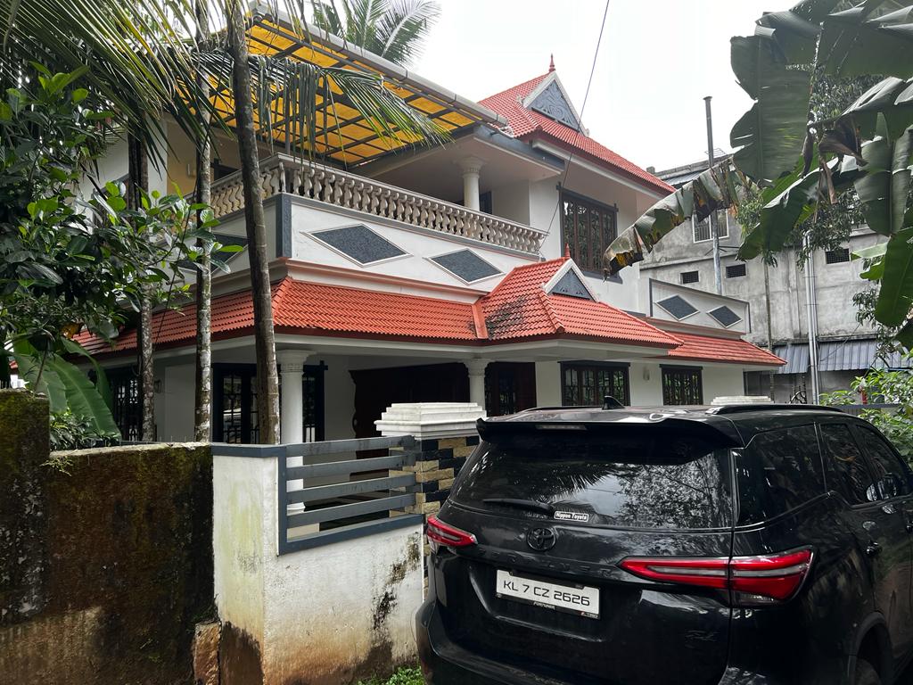 4BHK Semifurnished House with 5.80cent Land 2400sqft