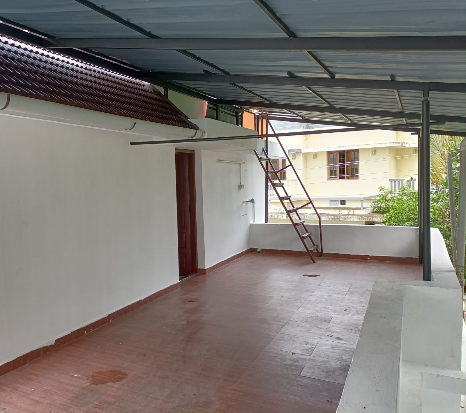 4BHK Semifurnished House with 6.5Cent Land2400sqft