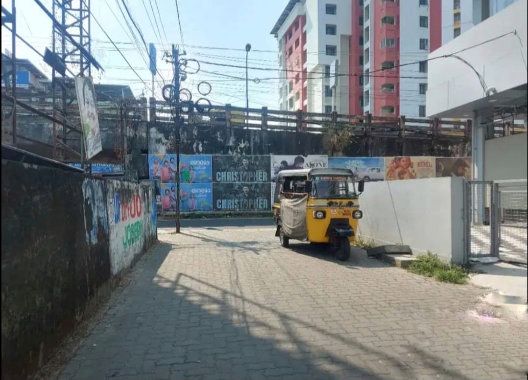 2.5cent of Land Kaloor. Kathrikadavu