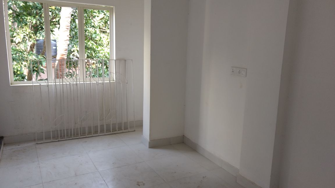 3BHK Semifurnished Flat in Kaloor, 1300sqft