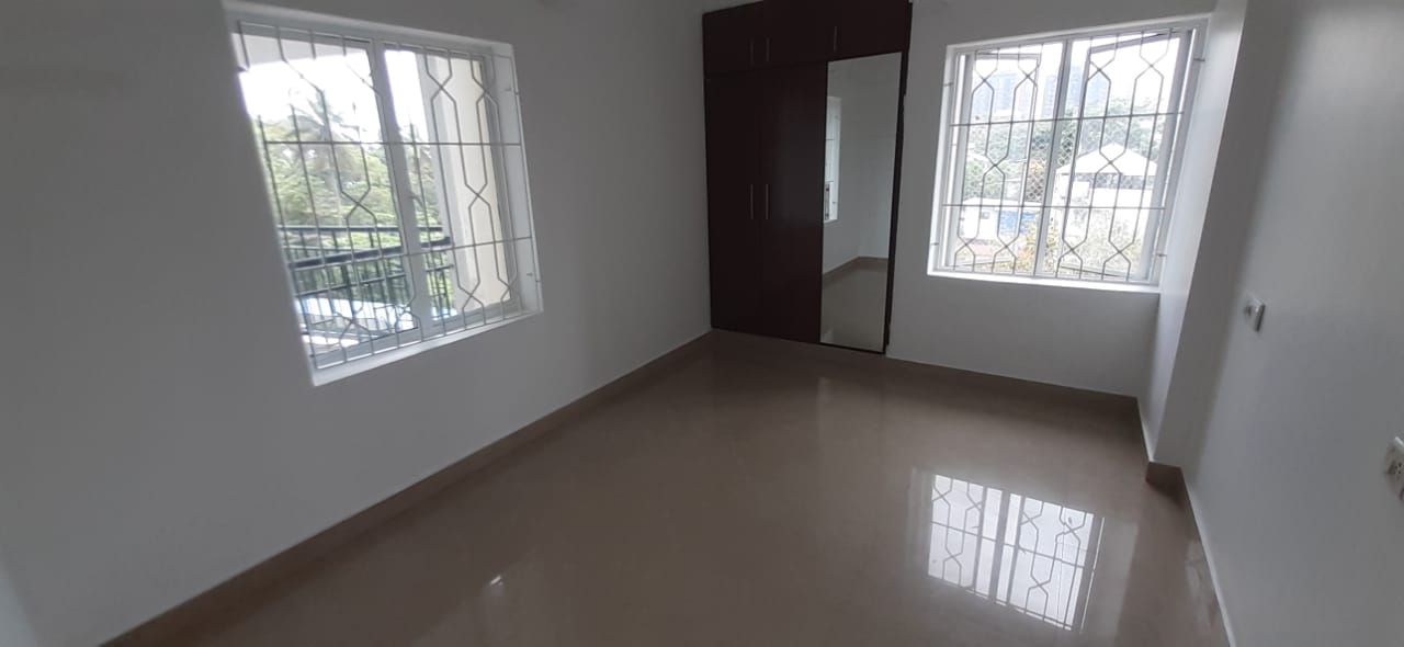 2000sqft, 3BHK Fully Furnished Flat in Marine Drive, Ernakulam