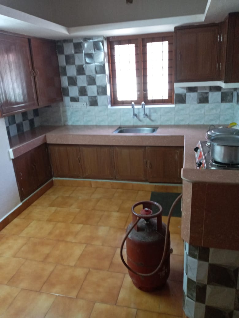 5BHK Semifurnished House 2400sqft