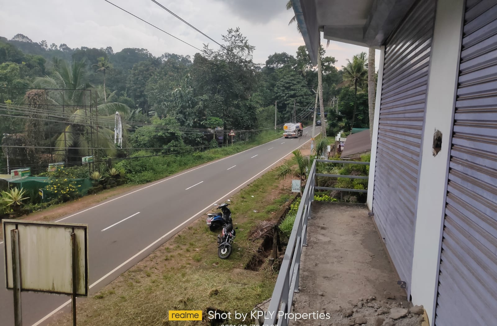 Commercial Building with 3.50Cent - for sale in K K Road, Kottayam, Kerala