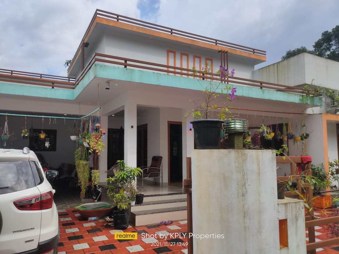 4BHK Semifurnished House with 12 Cent Land2000sqft