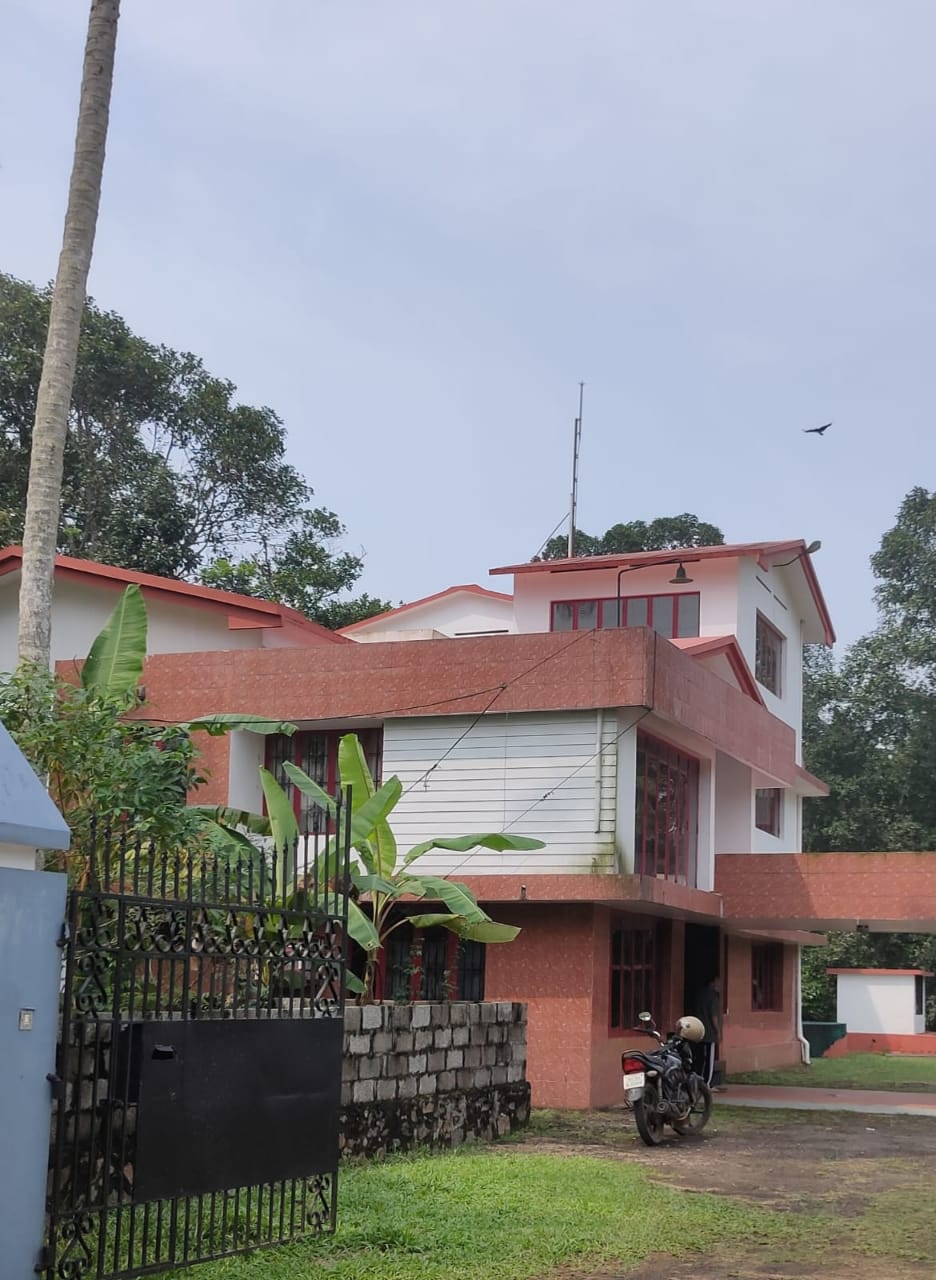 7BHK Semifurnished House with 28 Cent Land6500sqft