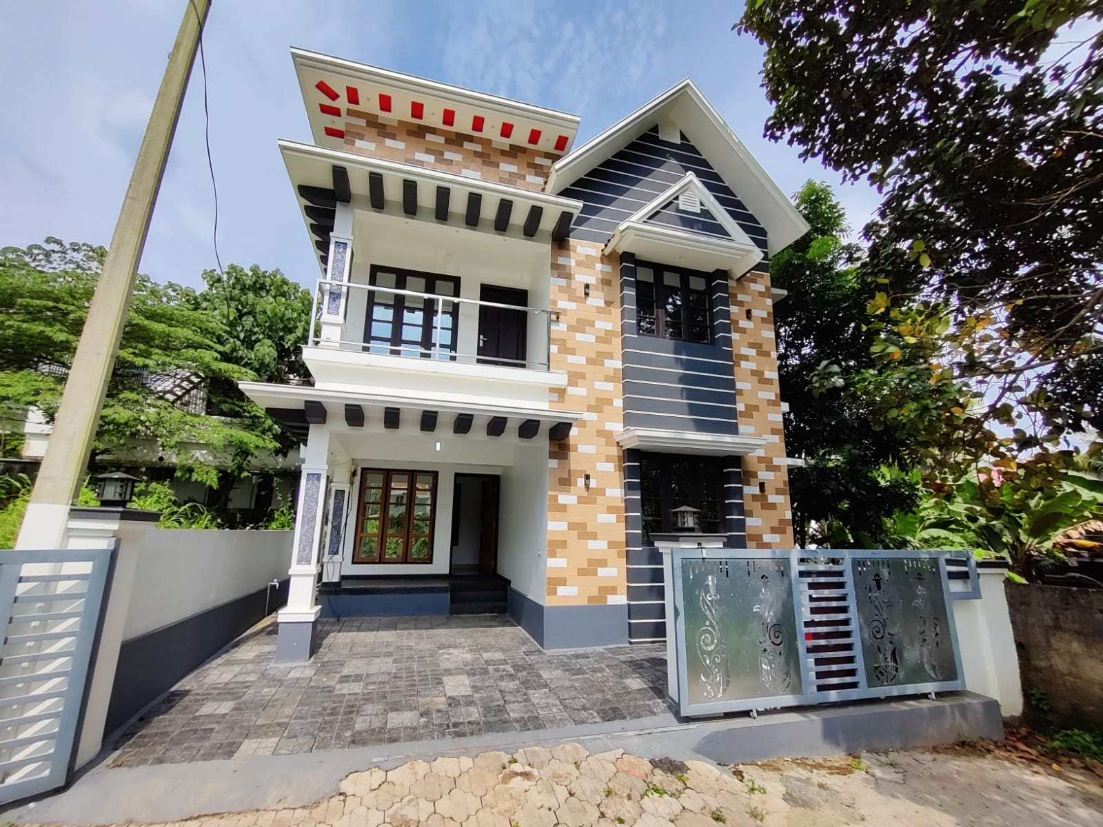 3BHK Semifurnished House with 3 Cents Land1550sqft