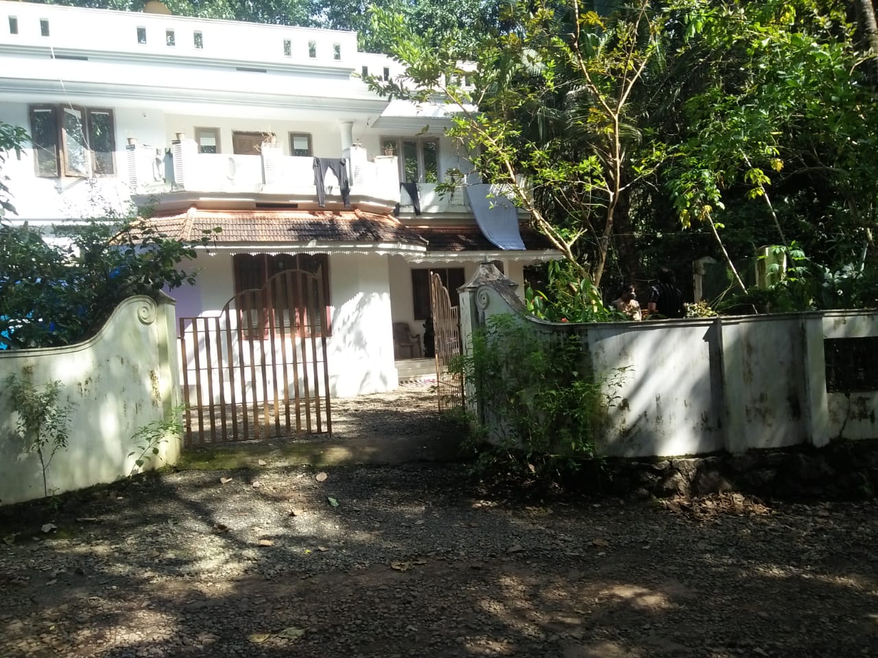 4BHK Semifurnished House with 8 Cent Land1800sqft