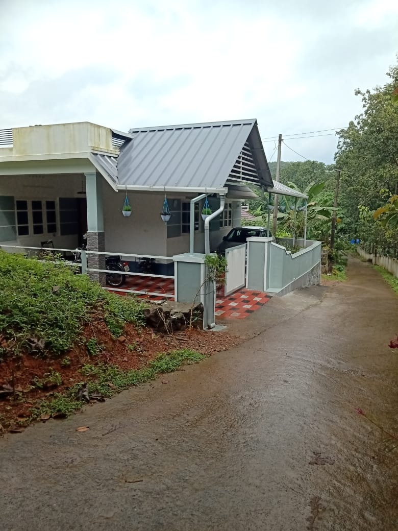 4BHK Semifurnished house  2000 sqft