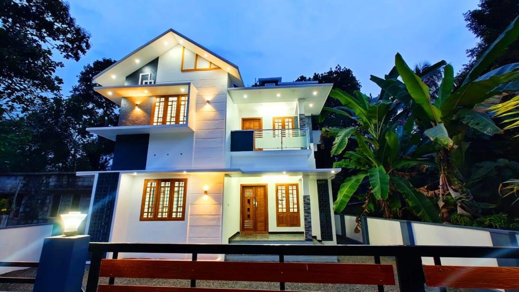 3BHK Brandnew House with 5.75cent1300 Sqft - for sale in Panachikkad, Kottayam, Kerala