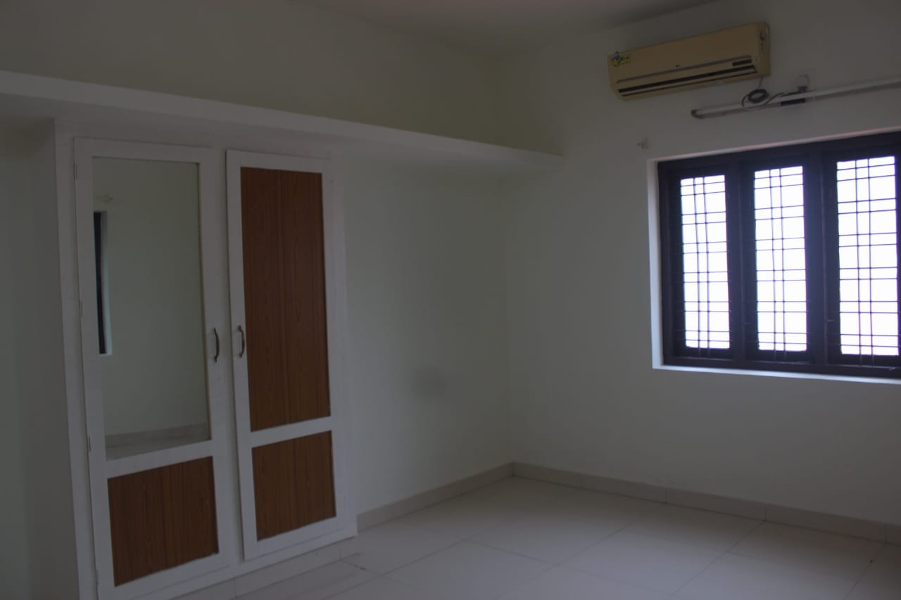 2BHK + Study room Fully Furnished Flat in Kakkanad , 930sqft