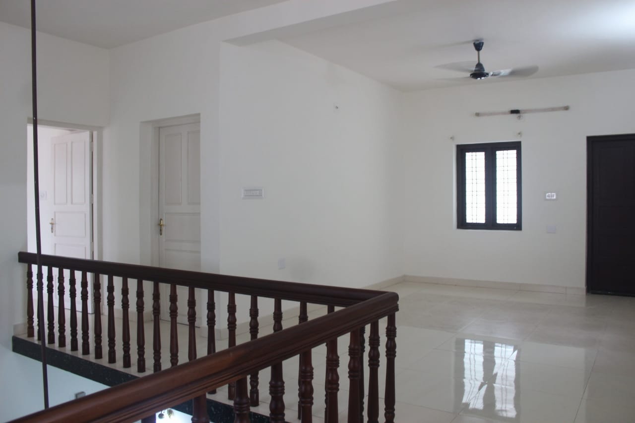 2BHK + Study room Fully Furnished Flat in Kakkanad , 930sqft