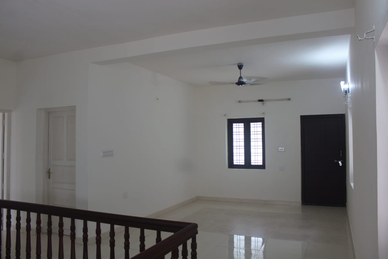 2BHK + Study room Fully Furnished Flat in Kakkanad , 930sqft