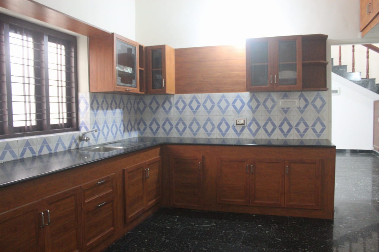 2BHK + Study room Fully Furnished Flat in Kakkanad , 930sqft
