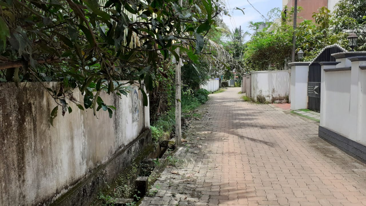 10 Cents,  Maradu - for sale in Maradu, Kochi ( Ernakulam ), Kerala