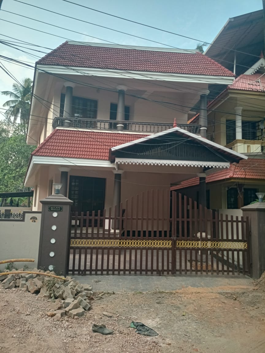 3 BHK Semifurnished House1450sqft in Petta, Maradu