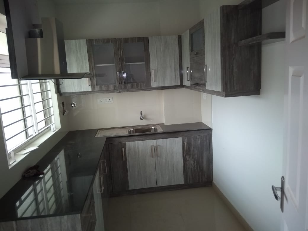 3BHK Semifurnished Flat in Kundannoor, Vytila, 1360sqft