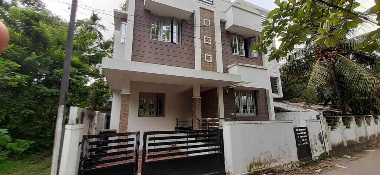 2BHK Fully Furnished Flat in  Kunjanbava road, Kadavanthra,  1250 sqft