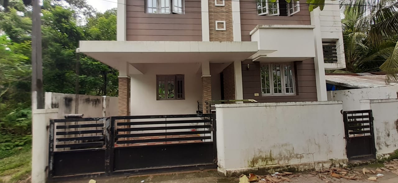 2BHK Fully Furnished Flat in  Kunjanbava road, Kadavanthra,  1250 sqft