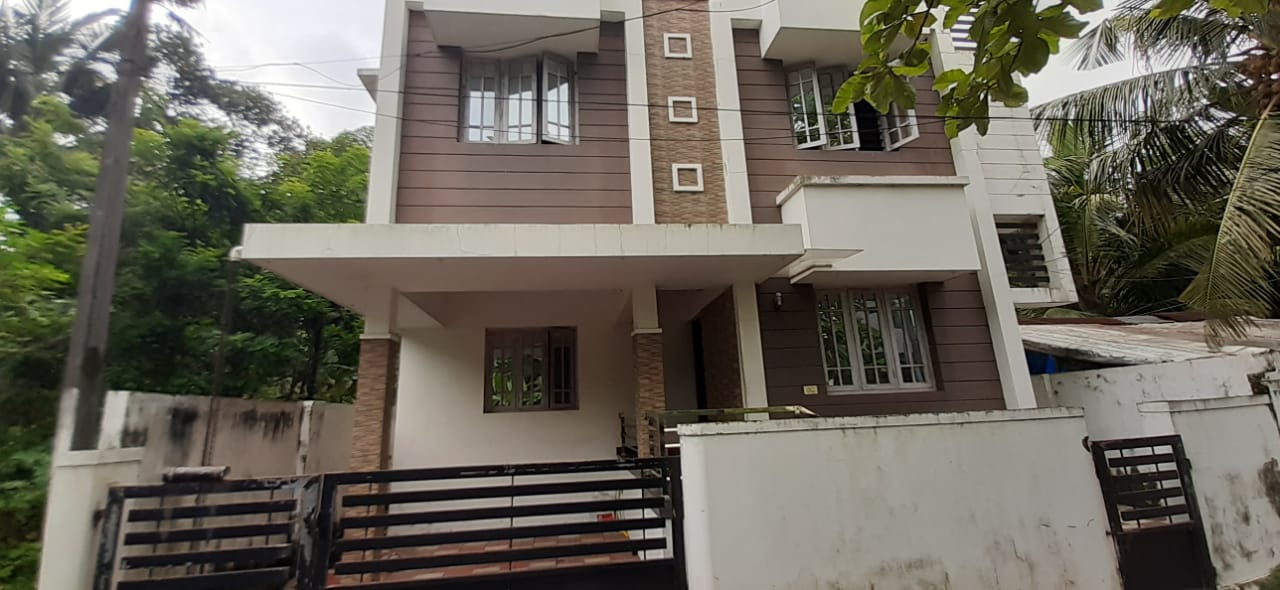 2BHK Fully Furnished Flat in  Kunjanbava road, Kadavanthra,  1250 sqft