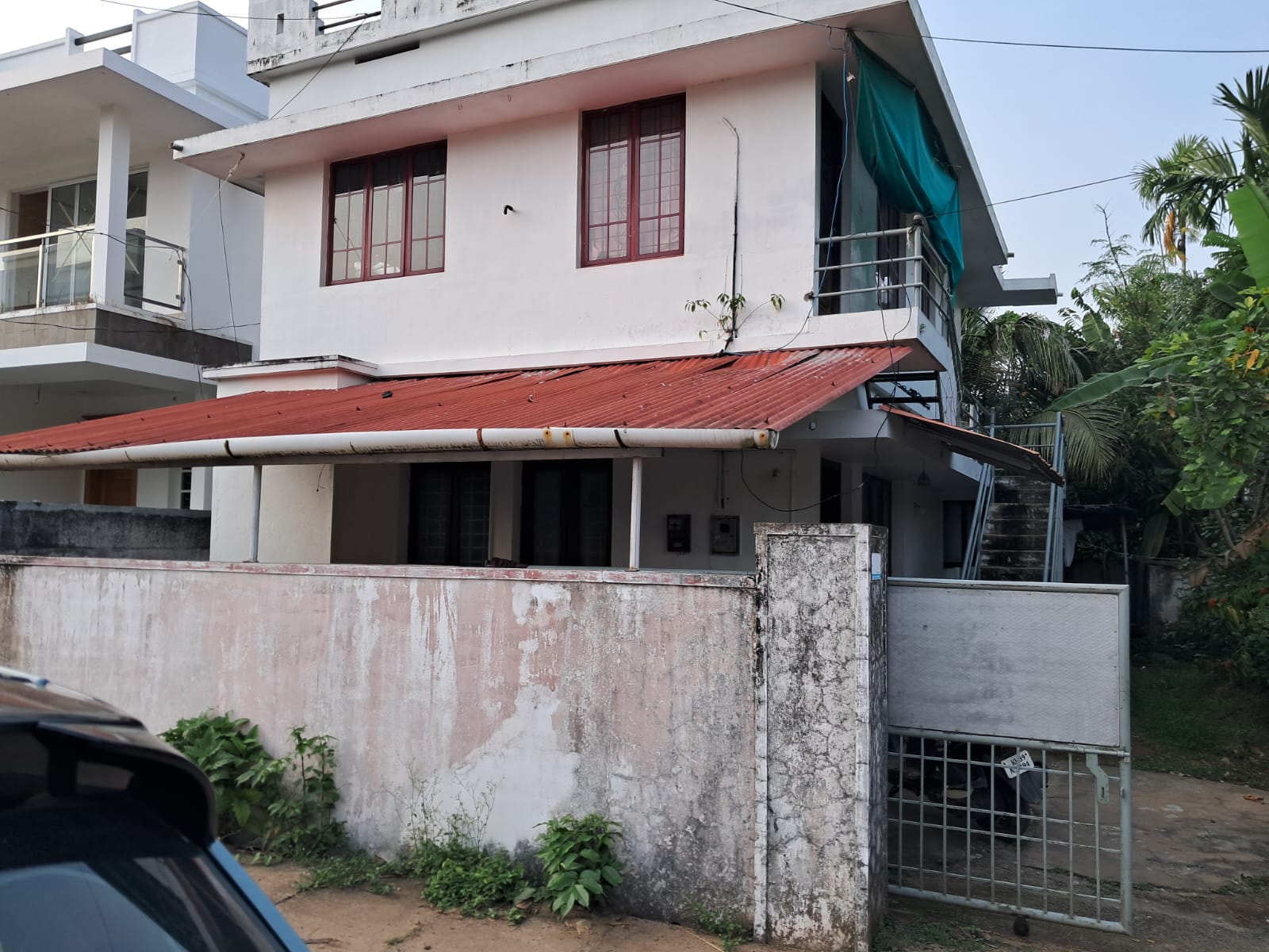 3BHK Semifurnished House with 4cent1600sqft