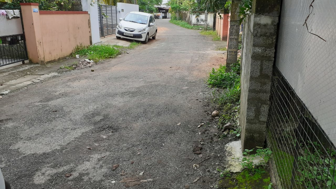 4.5 Cents of Residential Land - for sale in Maradu, Kochi ( Ernakulam ), Kerala