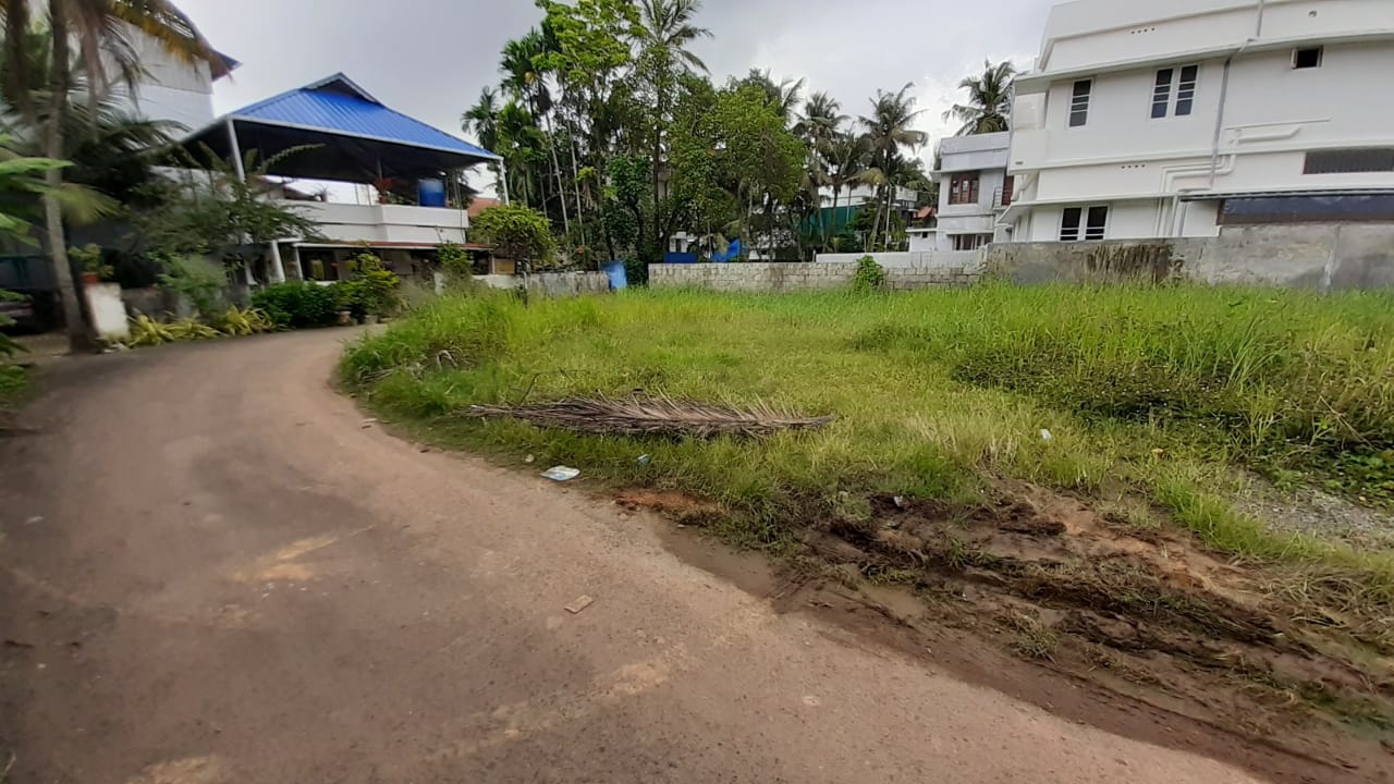 4 / 6 Cent residential plots for sale. - for sale in Nettoor, Kochi ( Ernakulam ), Kerala
