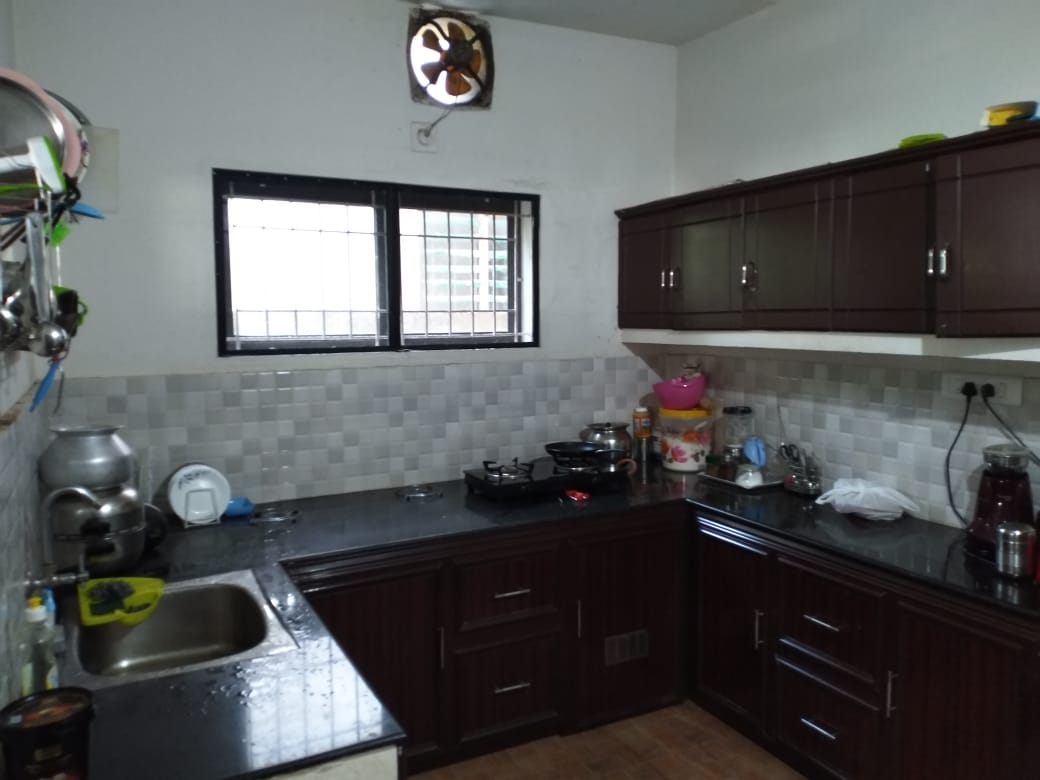 4000 Sqft Commercial Cum Residential Building for sale. - for sale in Maradu, Kochi ( Ernakulam ), Kerala