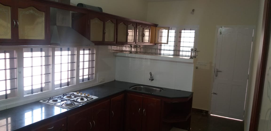 4BHK Semifurnished House 2050sqft