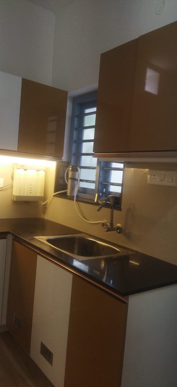 4BHK Semifurnished House with 3.80cent 1650sqft in Maradu