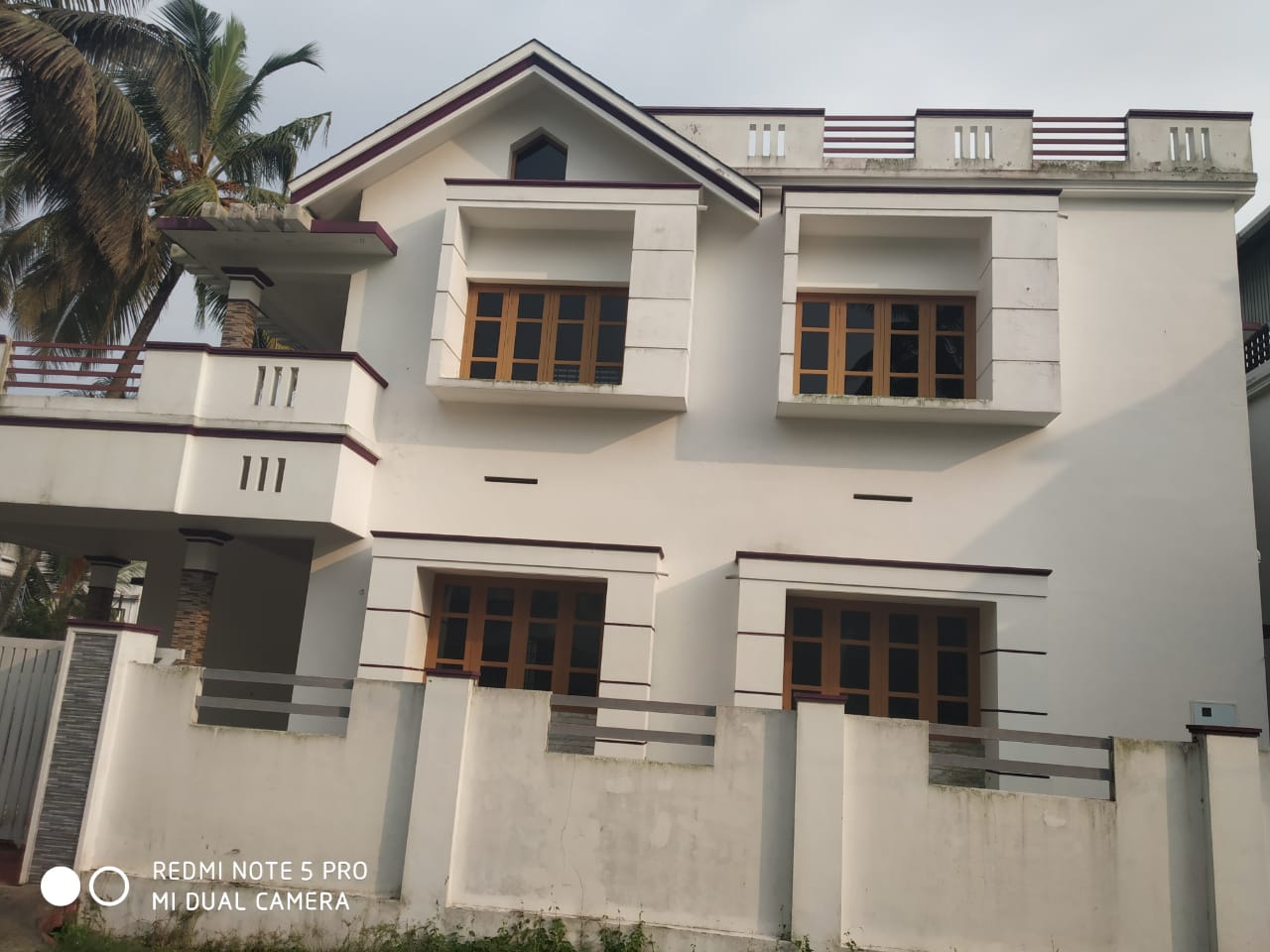 5BHK Semifurnished House with 10cent 2500sqft in Vyttila