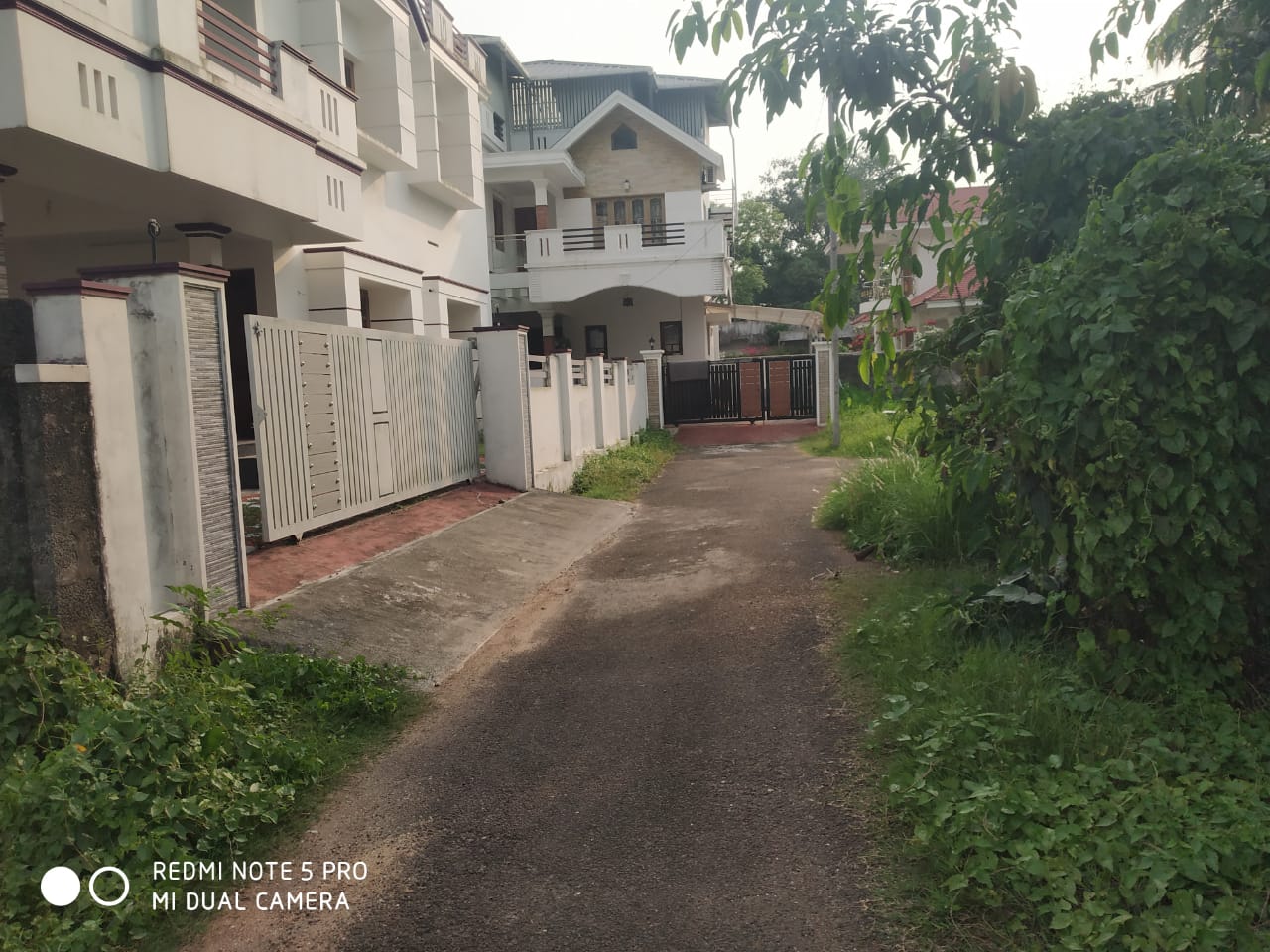 5BHK Semifurnished House with 10cent 2500sqft in Vyttila