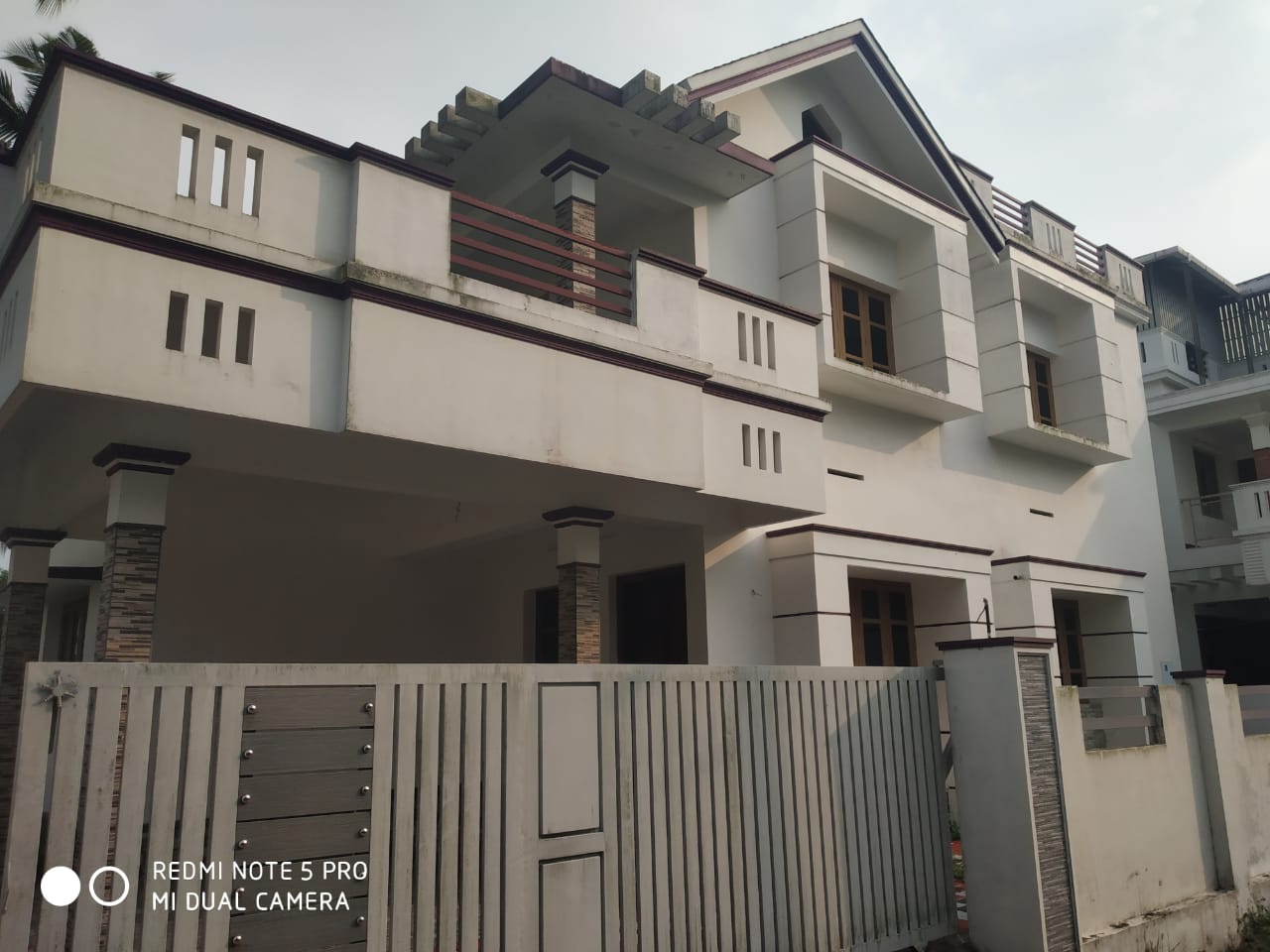 5BHK Semifurnished House with 10cent 2500sqft in Vyttila