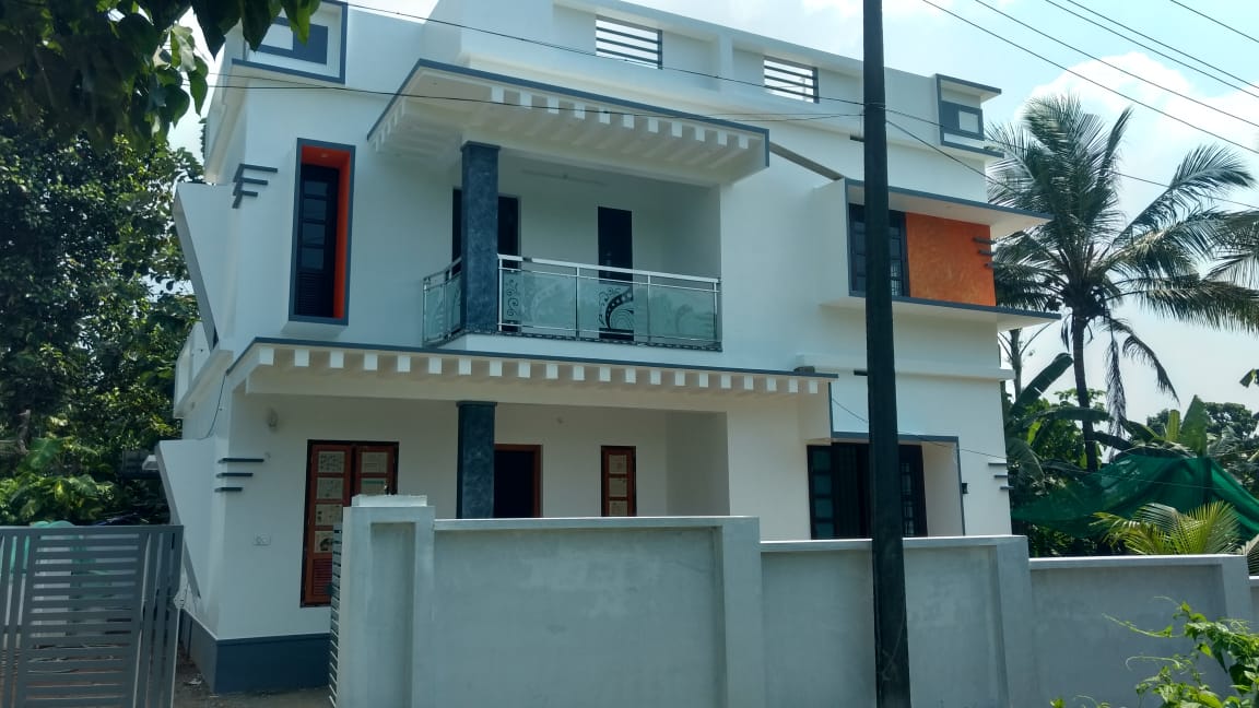 3BHK Semifurnished House with 5.50Cent Land1580sqft