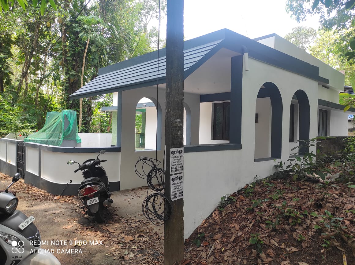 6.850Cents of Land with an old house