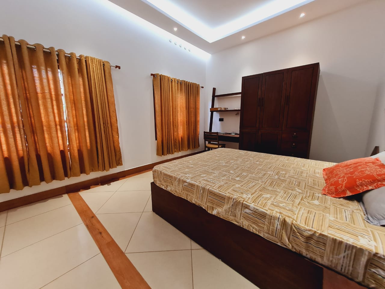 1800 sqft, 3BHK Semifurnished House in Chembumukk
